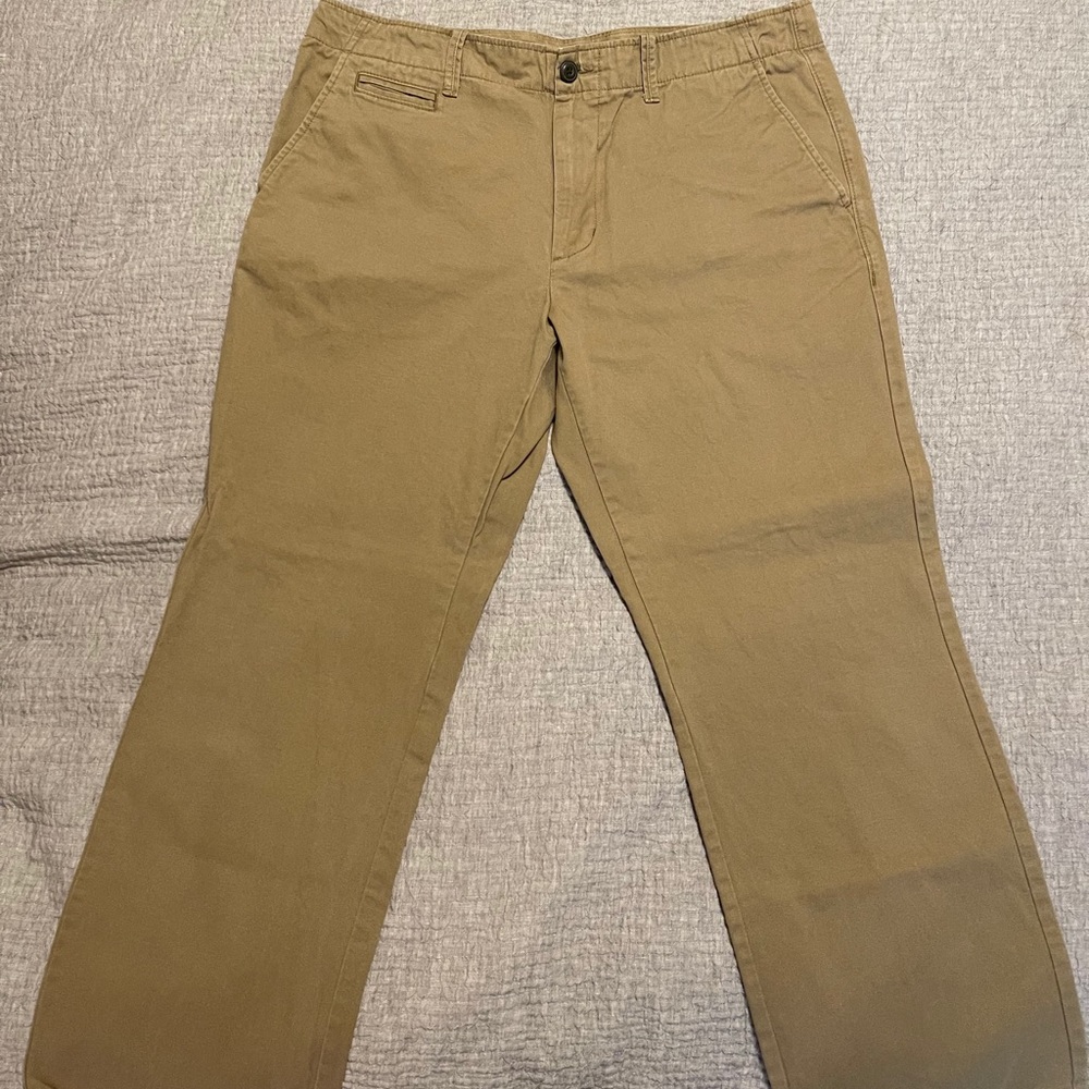 Men’s khaki pants yes